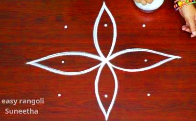 New Easy and Simple Flower Door Step Rangoli Designs